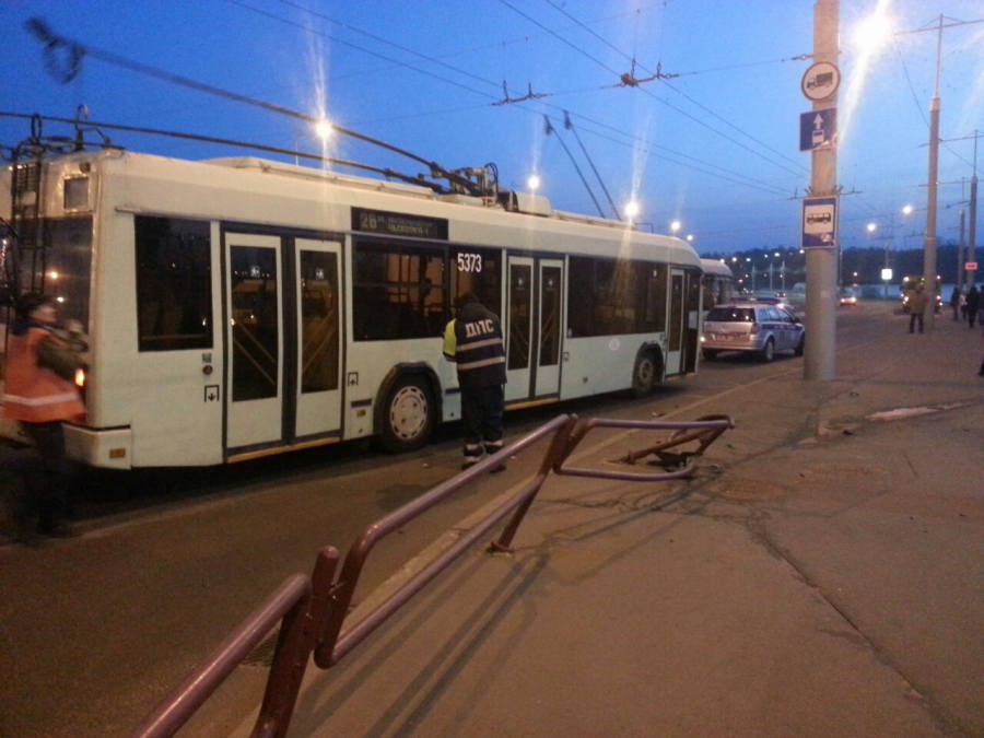 Пьяный водитель в Минске врезался в троллейбус с пассажирами