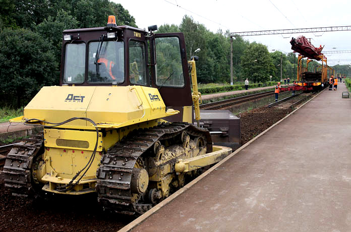 ВЕЧНУЮ МОЛОДОСТЬ РЕЛЬСОВЫХ СТРОК ОБЕСПЕЧИВАЮТ ПУТЕЙЦЫ