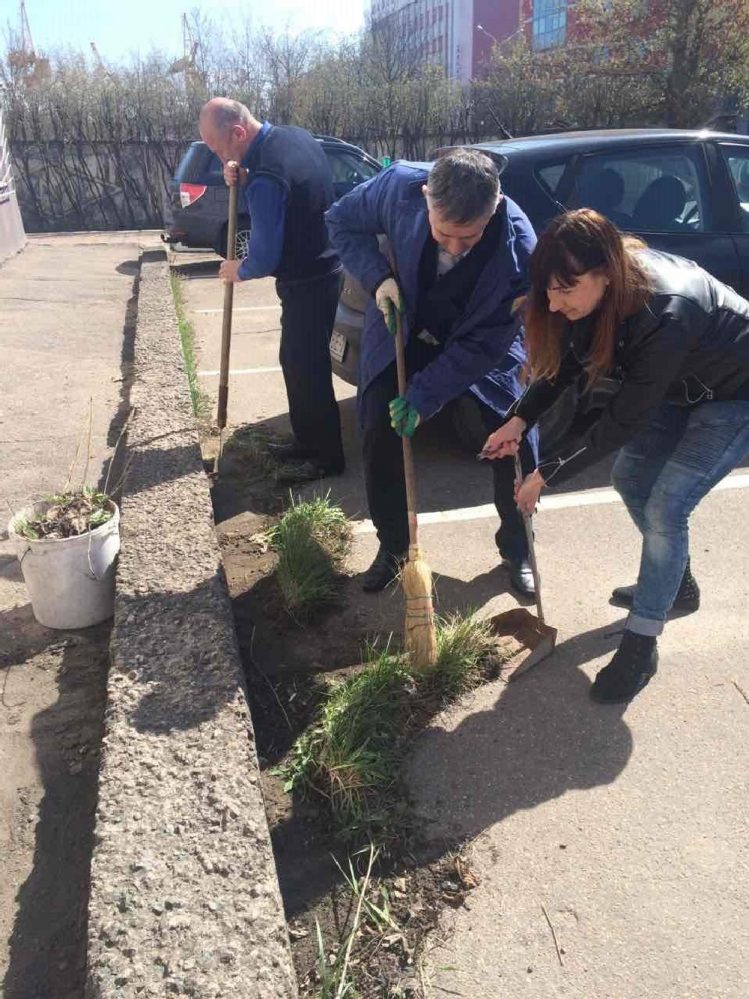 Благоустраивали и украшали